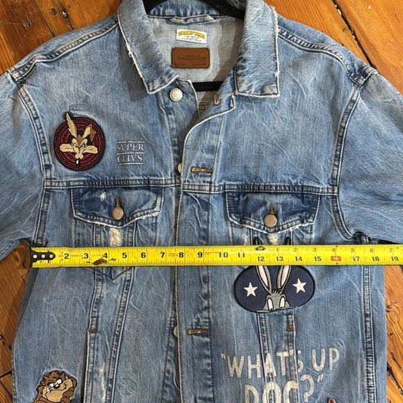 Zara Woman Looney Tunes Distressed Denim Oversized Jean Jacket size medium - Picture 7 of 9
